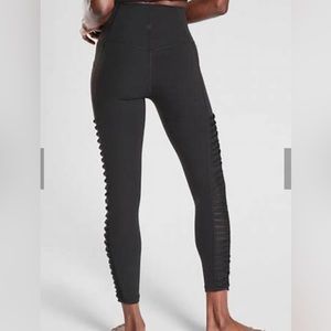 Athleta salutations 7/8 legging tight black twist size XS powervita